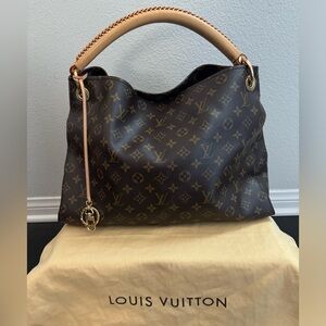 Authentic Louis Vuitton Monogram Artsy MM